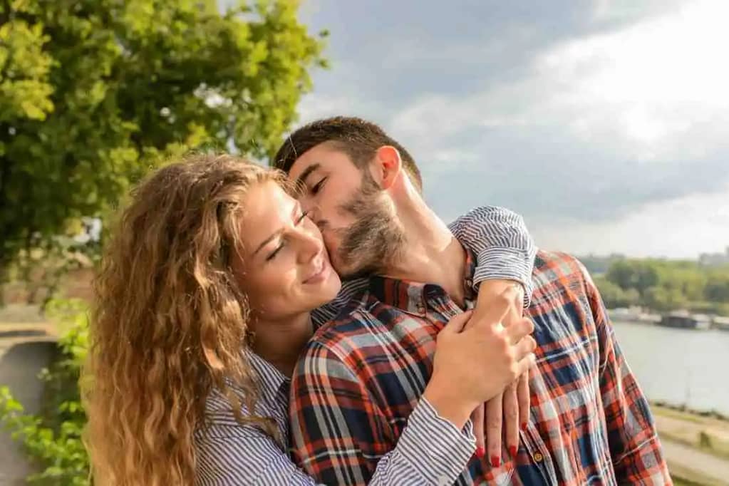 Learn the 10 key traits of successful romantic couples. 